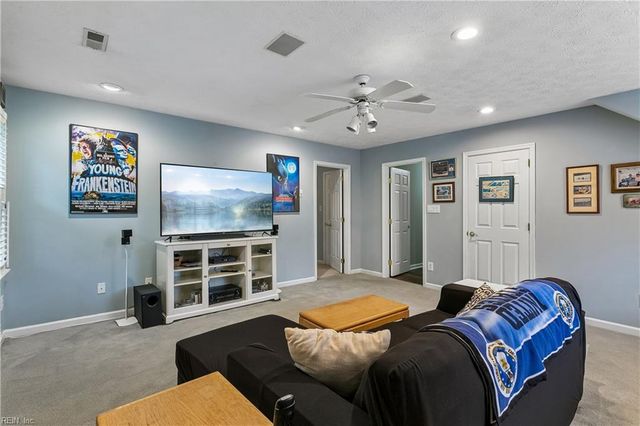 204 Jacobs RN, Yorktown, VA 23692
