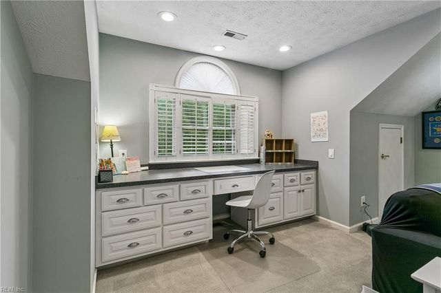 204 Jacobs RN, Yorktown, VA 23692