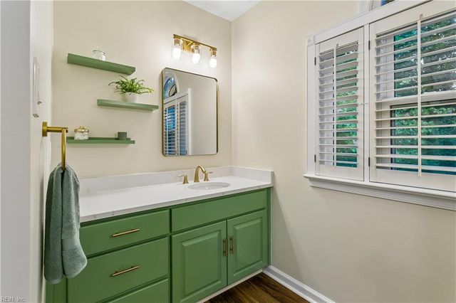 204 Jacobs RN, Yorktown, VA 23692