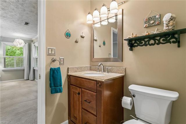 204 Jacobs RN, Yorktown, VA 23692