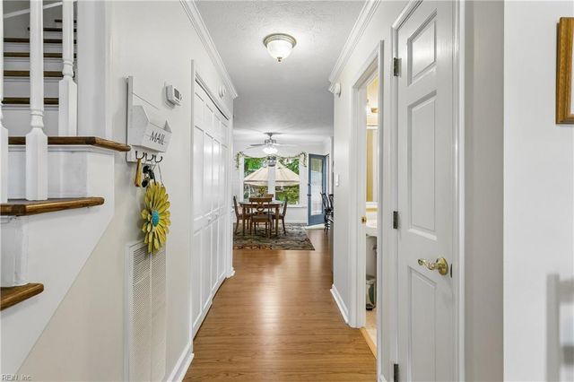 204 Jacobs RN, Yorktown, VA 23692