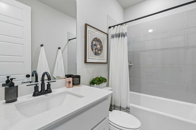 1015 Goldenrod Drive, Justin, TX 76247