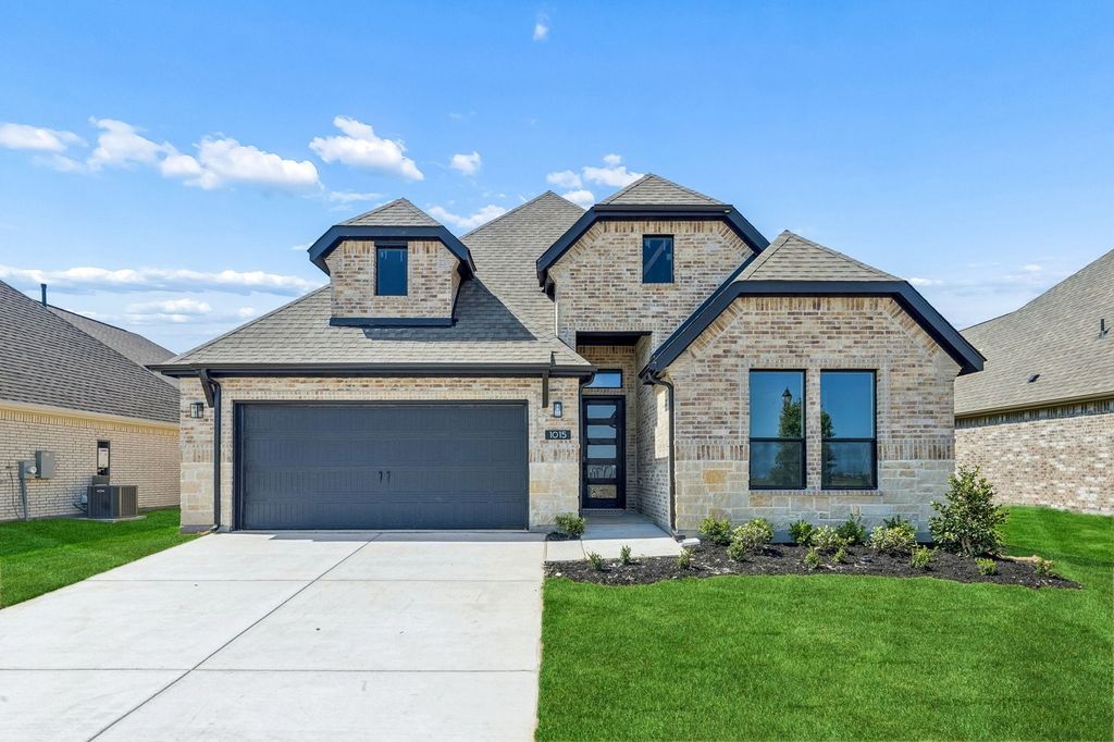 1015 Goldenrod Drive, Justin, TX 76247