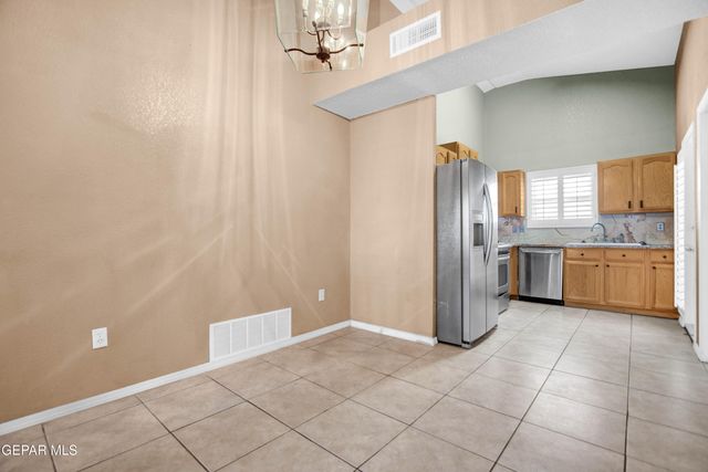 808 NAZARENO Street, El Paso, TX 79928