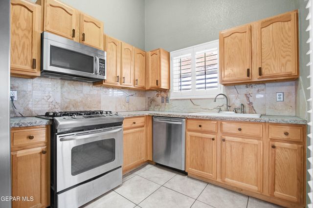 808 NAZARENO Street, El Paso, TX 79928