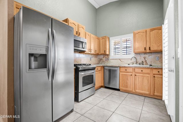 808 NAZARENO Street, El Paso, TX 79928