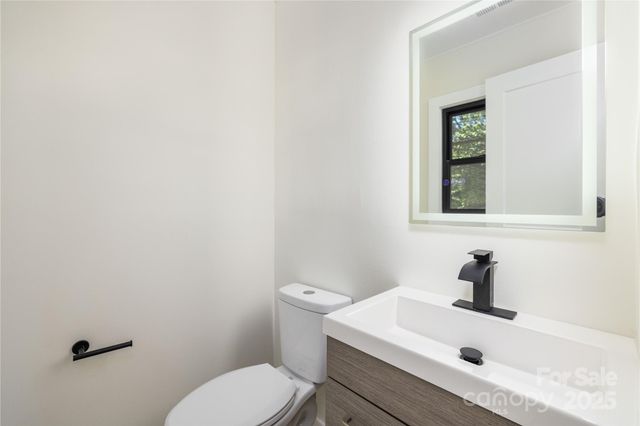 3801 Woodleaf Road, Charlotte, NC 28205