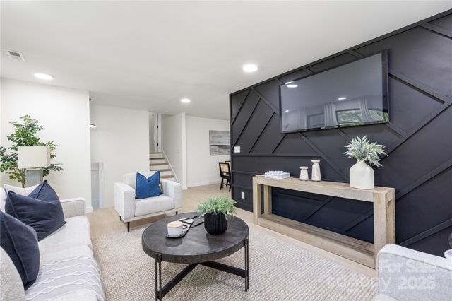 3801 Woodleaf Road, Charlotte, NC 28205