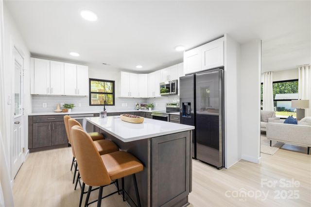 3801 Woodleaf Road, Charlotte, NC 28205