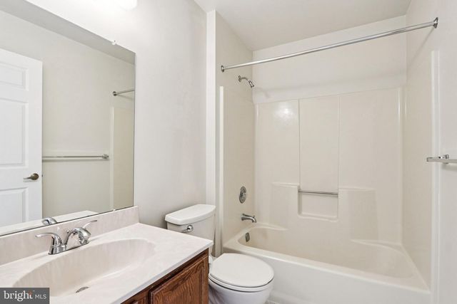 1604-B STEEPLEBUSH TER, Mount Laurel, NJ 08054