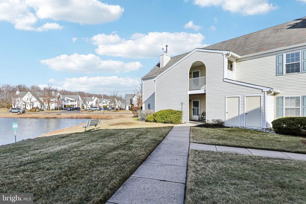 1604-B STEEPLEBUSH TER, Mount Laurel, NJ 08054