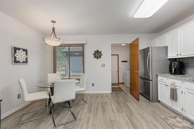 2815 Lochmoor Boulevard, Lake Orion, MI 48360
