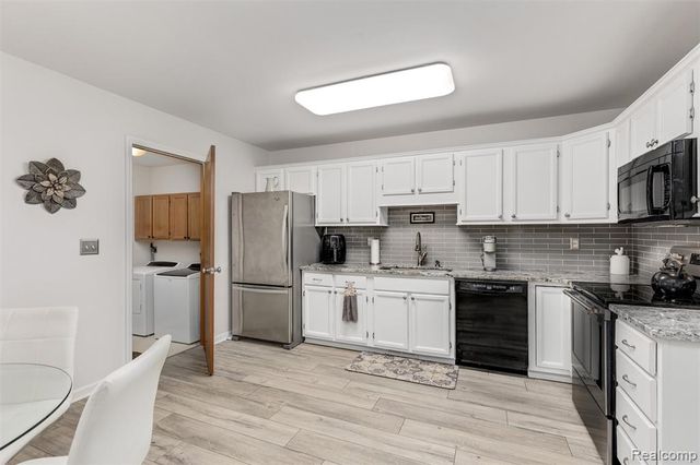 2815 Lochmoor Boulevard, Lake Orion, MI 48360