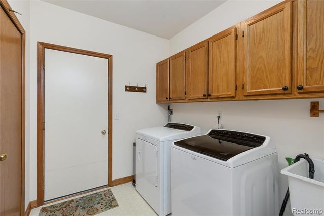 2815 Lochmoor Boulevard, Lake Orion, MI 48360