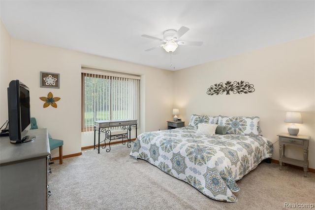 2815 Lochmoor Boulevard, Lake Orion, MI 48360