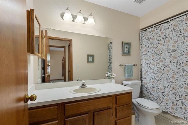 2815 Lochmoor Boulevard, Lake Orion, MI 48360
