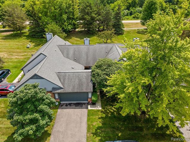2815 Lochmoor Boulevard, Lake Orion, MI 48360