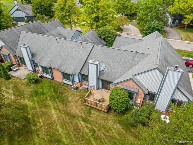 2815 Lochmoor Boulevard, Lake Orion, MI 48360
