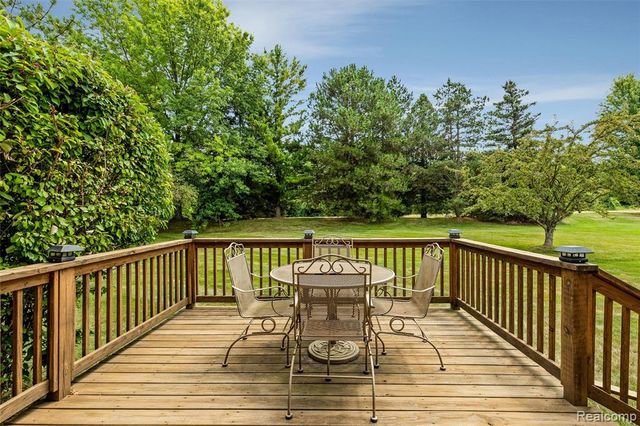 2815 Lochmoor Boulevard, Lake Orion, MI 48360