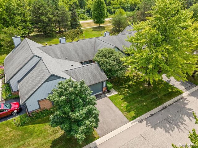 2815 Lochmoor Boulevard, Lake Orion, MI 48360
