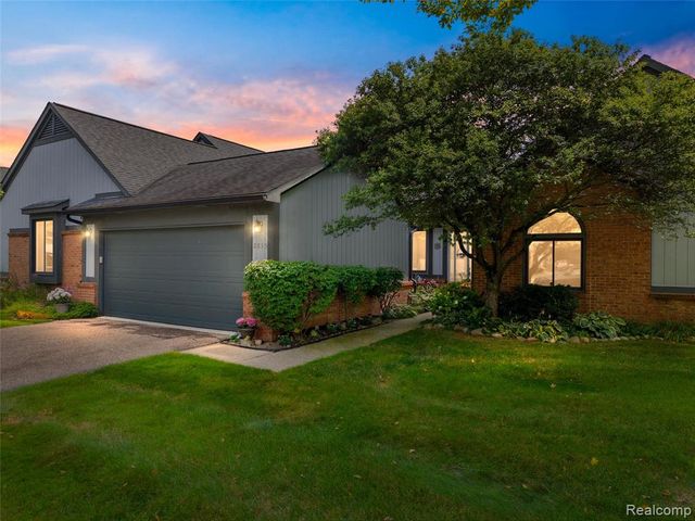 2815 Lochmoor Boulevard, Lake Orion, MI 48360