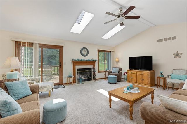 2815 Lochmoor Boulevard, Lake Orion, MI 48360