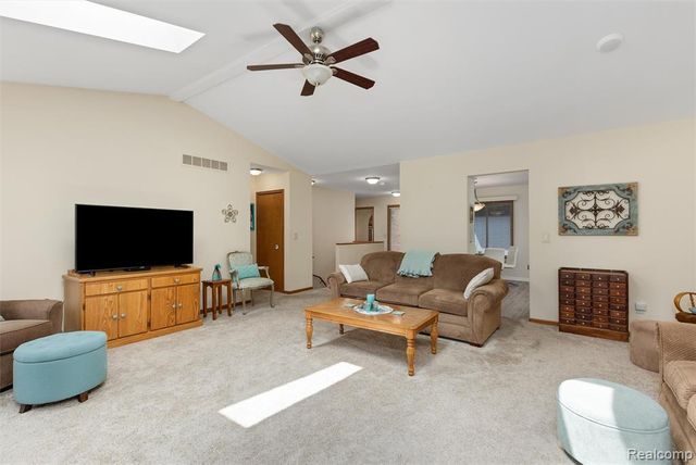 2815 Lochmoor Boulevard, Lake Orion, MI 48360