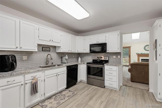 2815 Lochmoor Boulevard, Lake Orion, MI 48360