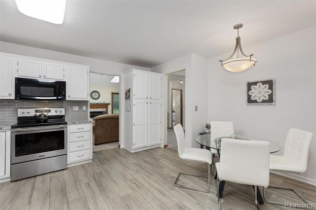 2815 Lochmoor Boulevard, Lake Orion, MI 48360