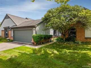2815 Lochmoor Boulevard, Lake Orion, MI 48360