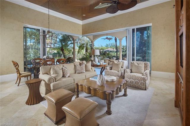 2944 Bellflower LN, Naples, FL 34105