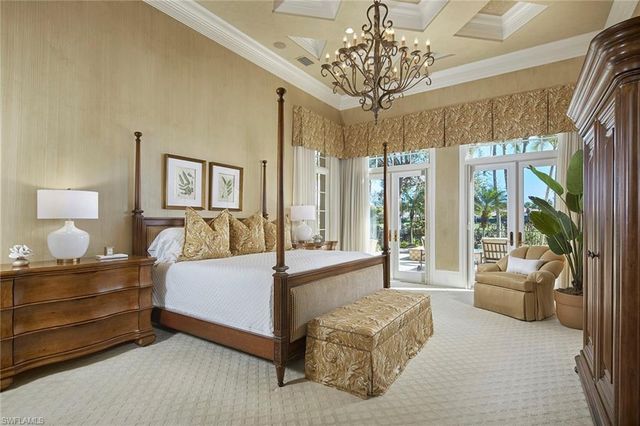 2944 Bellflower LN, Naples, FL 34105