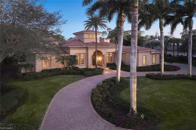 2944 Bellflower LN, Naples, FL 34105