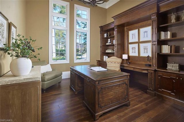 2944 Bellflower LN, Naples, FL 34105