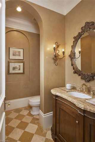 2944 Bellflower LN, Naples, FL 34105