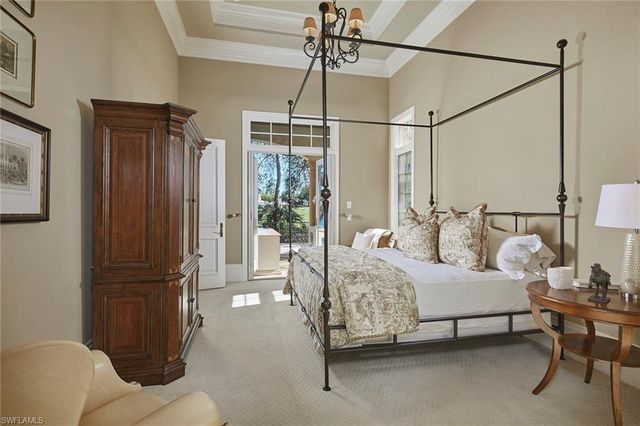 2944 Bellflower LN, Naples, FL 34105