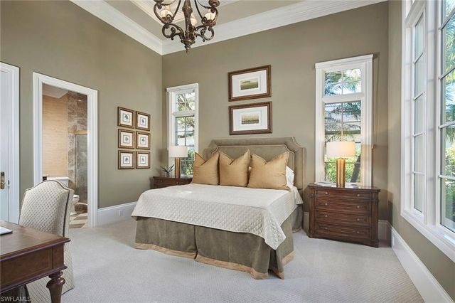 2944 Bellflower LN, Naples, FL 34105