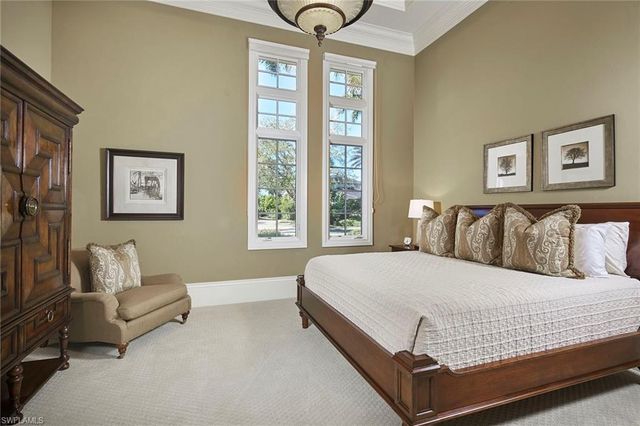 2944 Bellflower LN, Naples, FL 34105