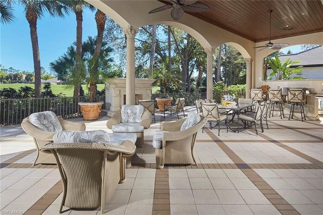 2944 Bellflower LN, Naples, FL 34105