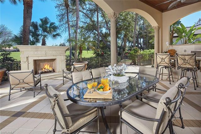 2944 Bellflower LN, Naples, FL 34105