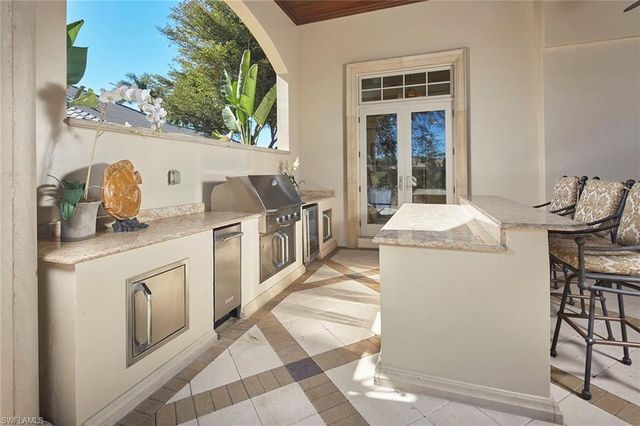 2944 Bellflower LN, Naples, FL 34105