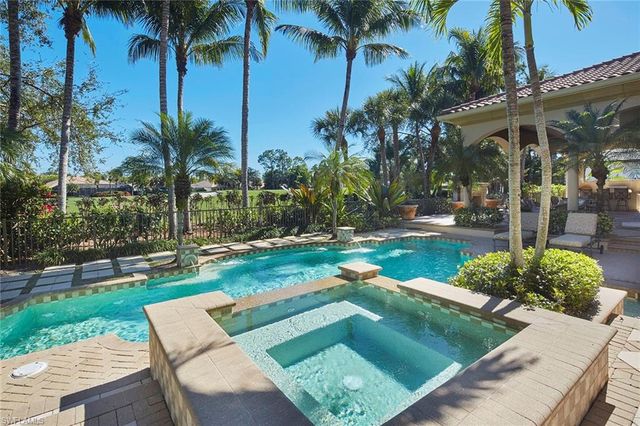 2944 Bellflower LN, Naples, FL 34105