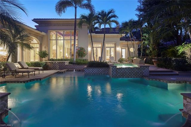 2944 Bellflower LN, Naples, FL 34105