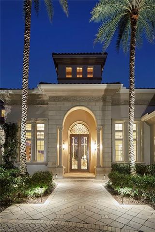 2944 Bellflower LN, Naples, FL 34105