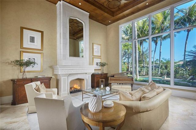 2944 Bellflower LN, Naples, FL 34105