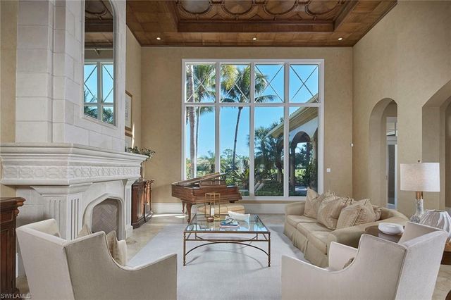 2944 Bellflower LN, Naples, FL 34105