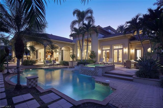 2944 Bellflower LN, Naples, FL 34105