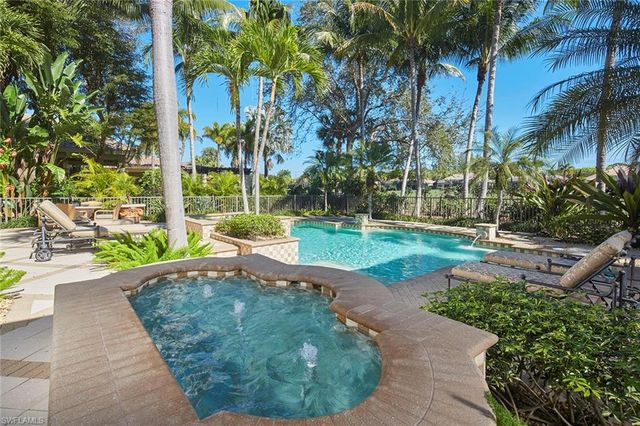 2944 Bellflower LN, Naples, FL 34105