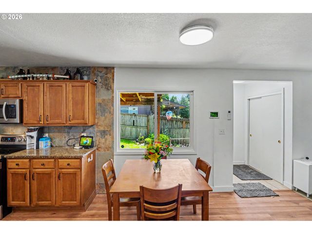 318 WESTFIELD St, Silverton, OR 97381