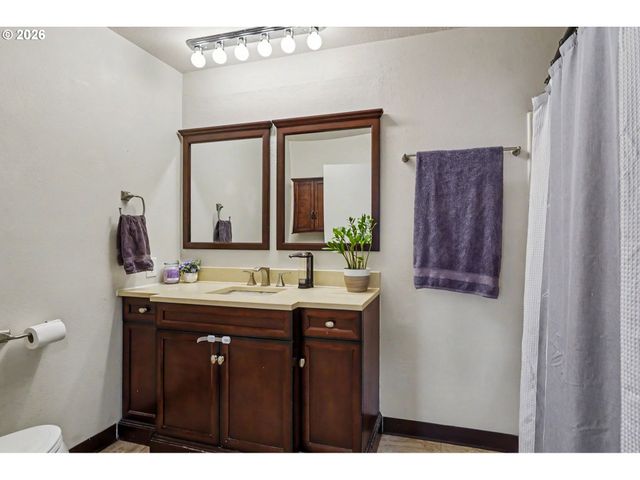 318 WESTFIELD St, Silverton, OR 97381